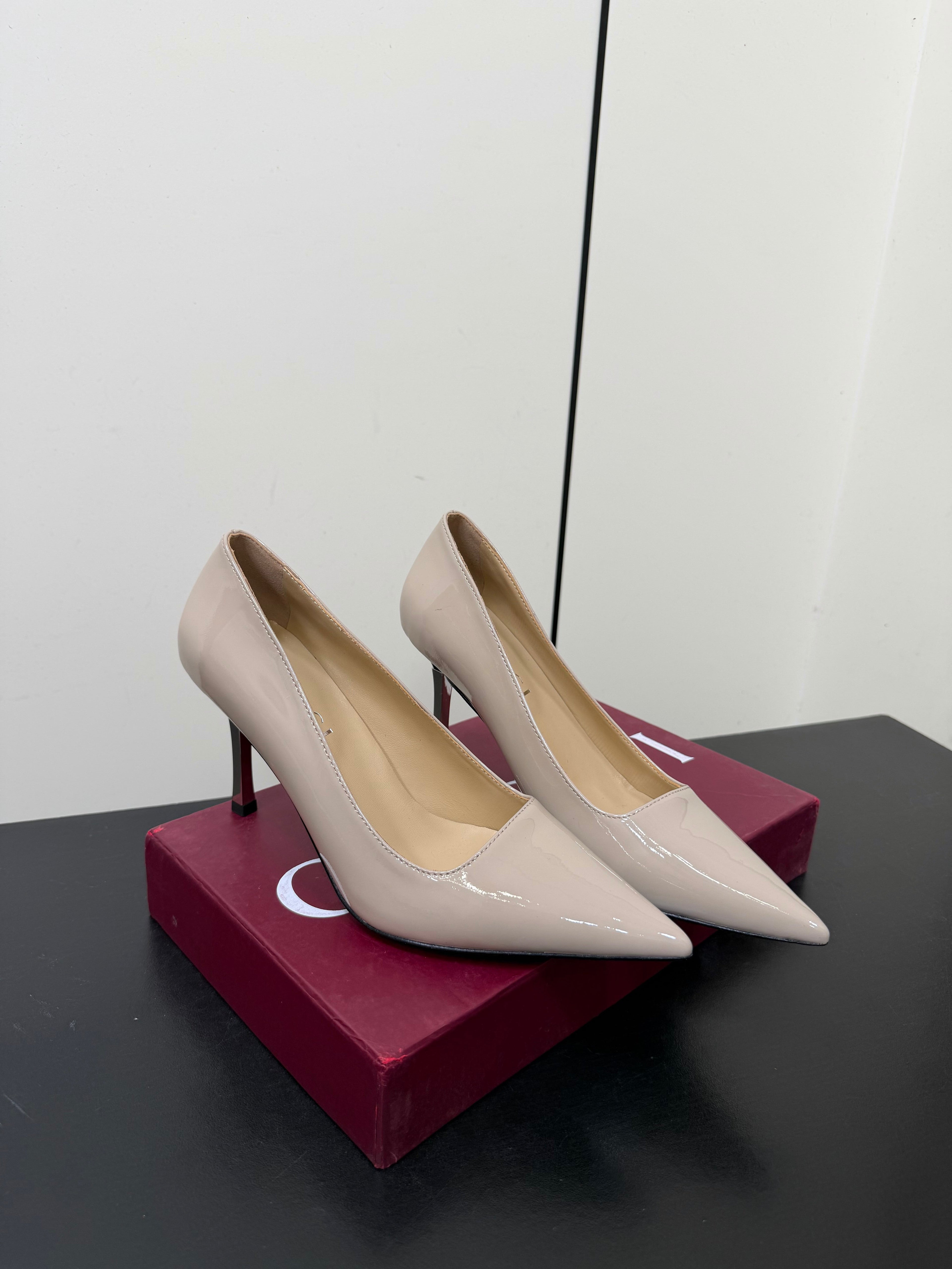 GUCCI 26S POINTED TOE PUMPS 85MM IN BEIGE PATENT CALFSKIN