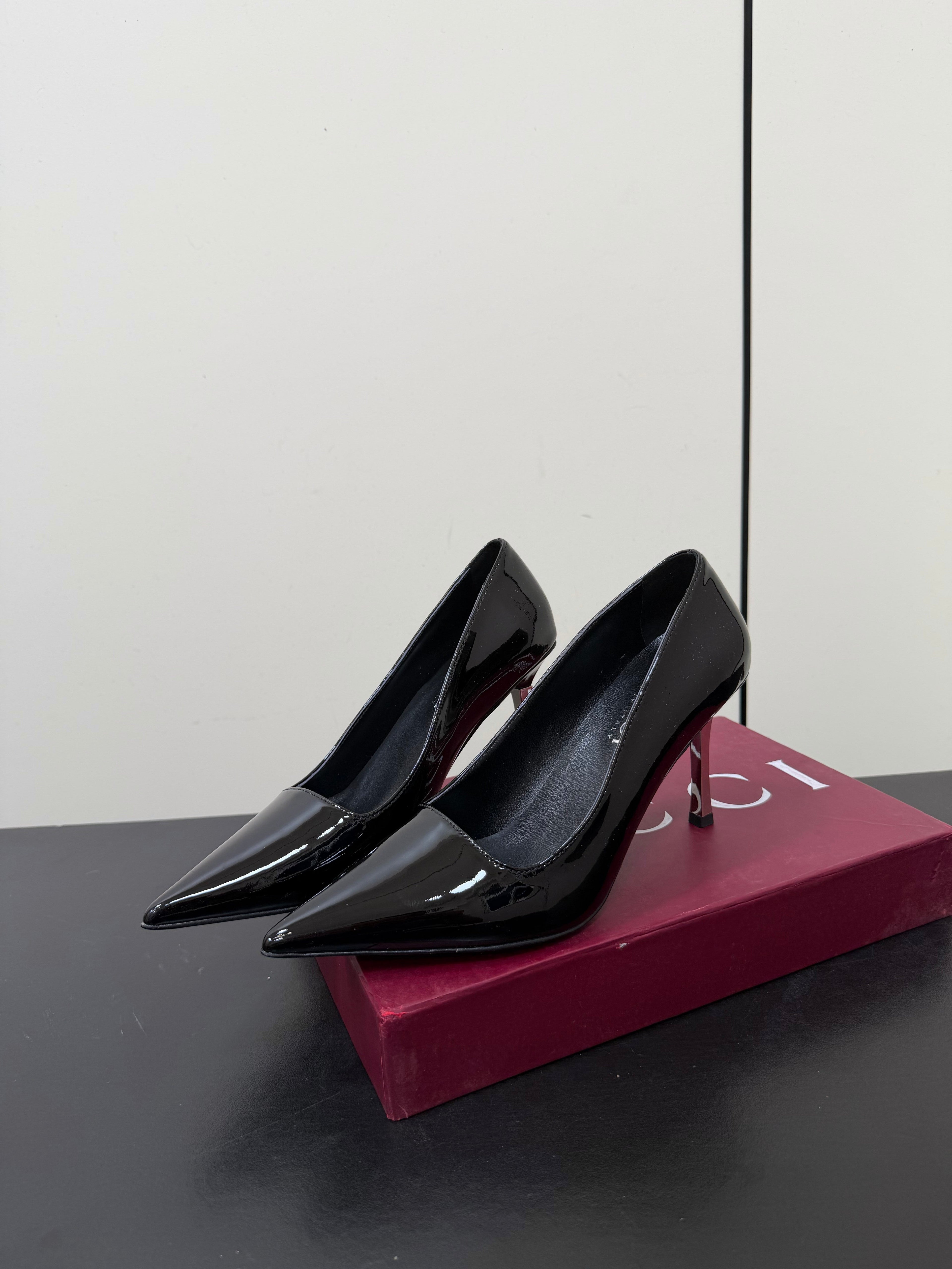 GUCCI 26S POINTED TOE PUMPS 85MM IN BLACK PATENT CALFSKIN