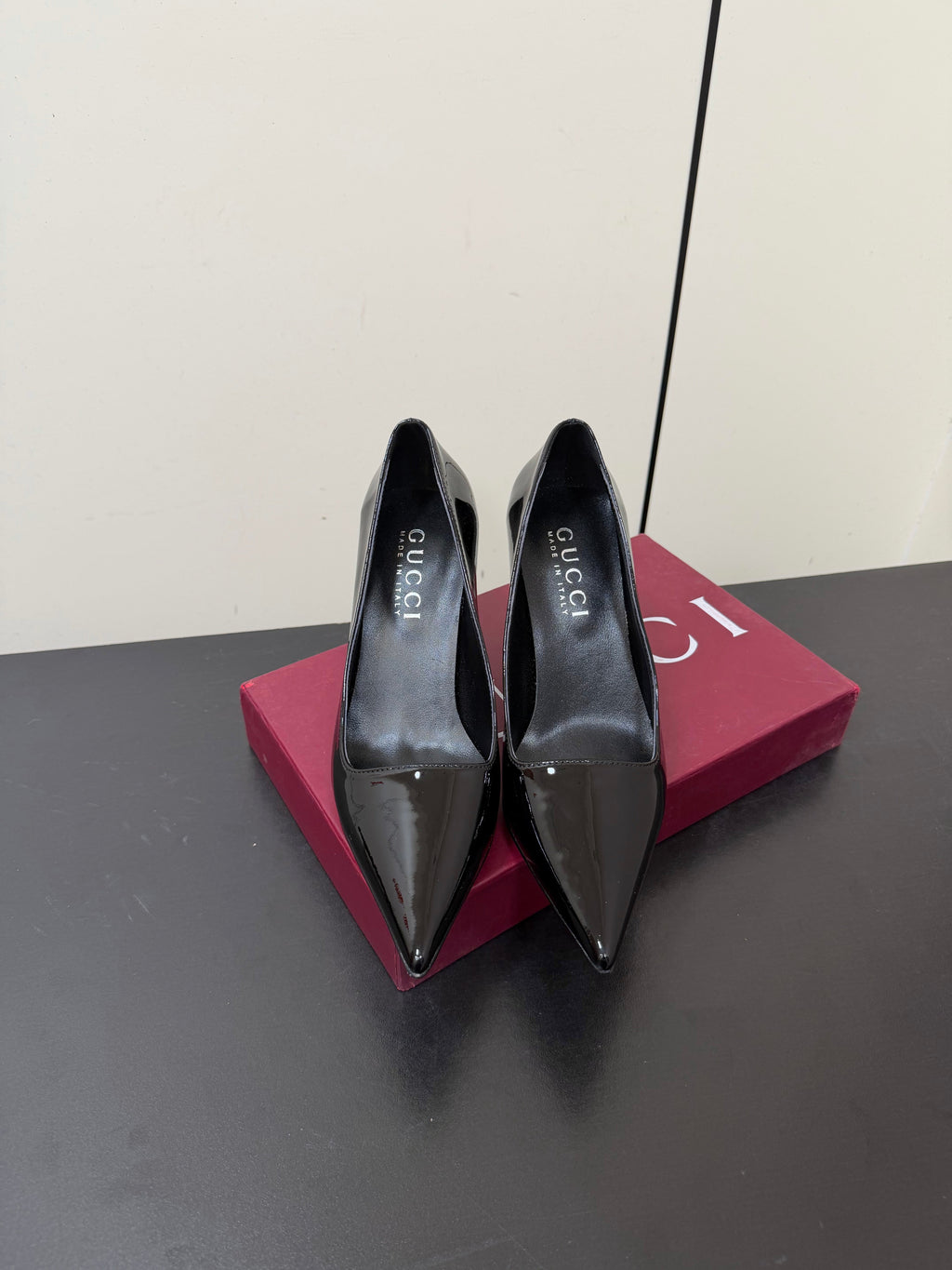 GUCCI 26S POINTED TOE PUMPS 85MM IN BLACK PATENT CALFSKIN