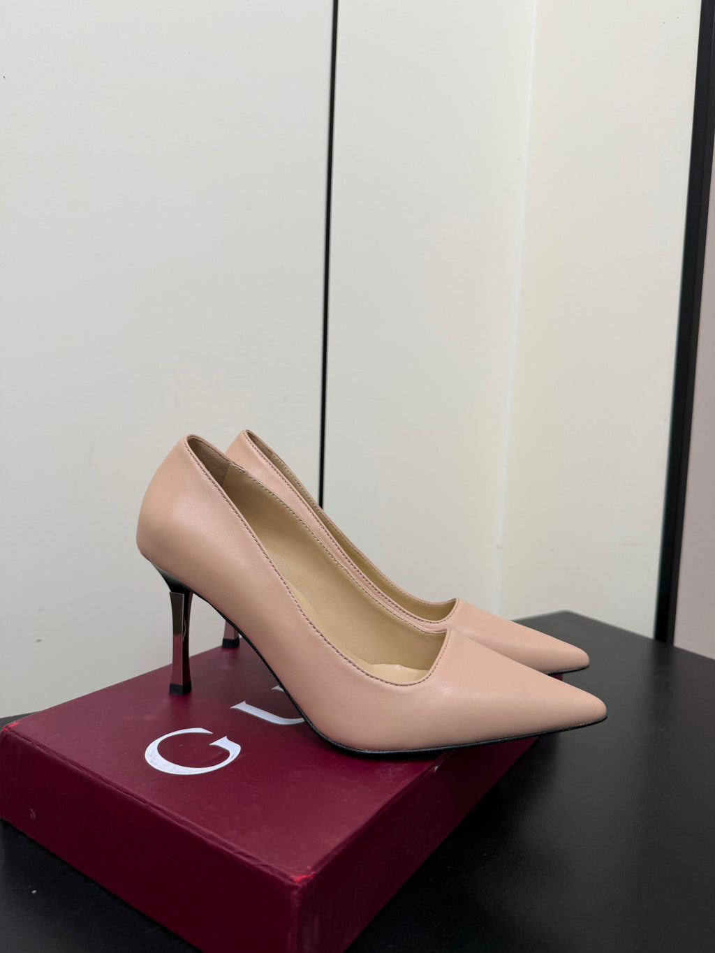 GUCCI 26S POINTED TOE PUMPS 85MM IN NUDE BEIGE CALFSKIN