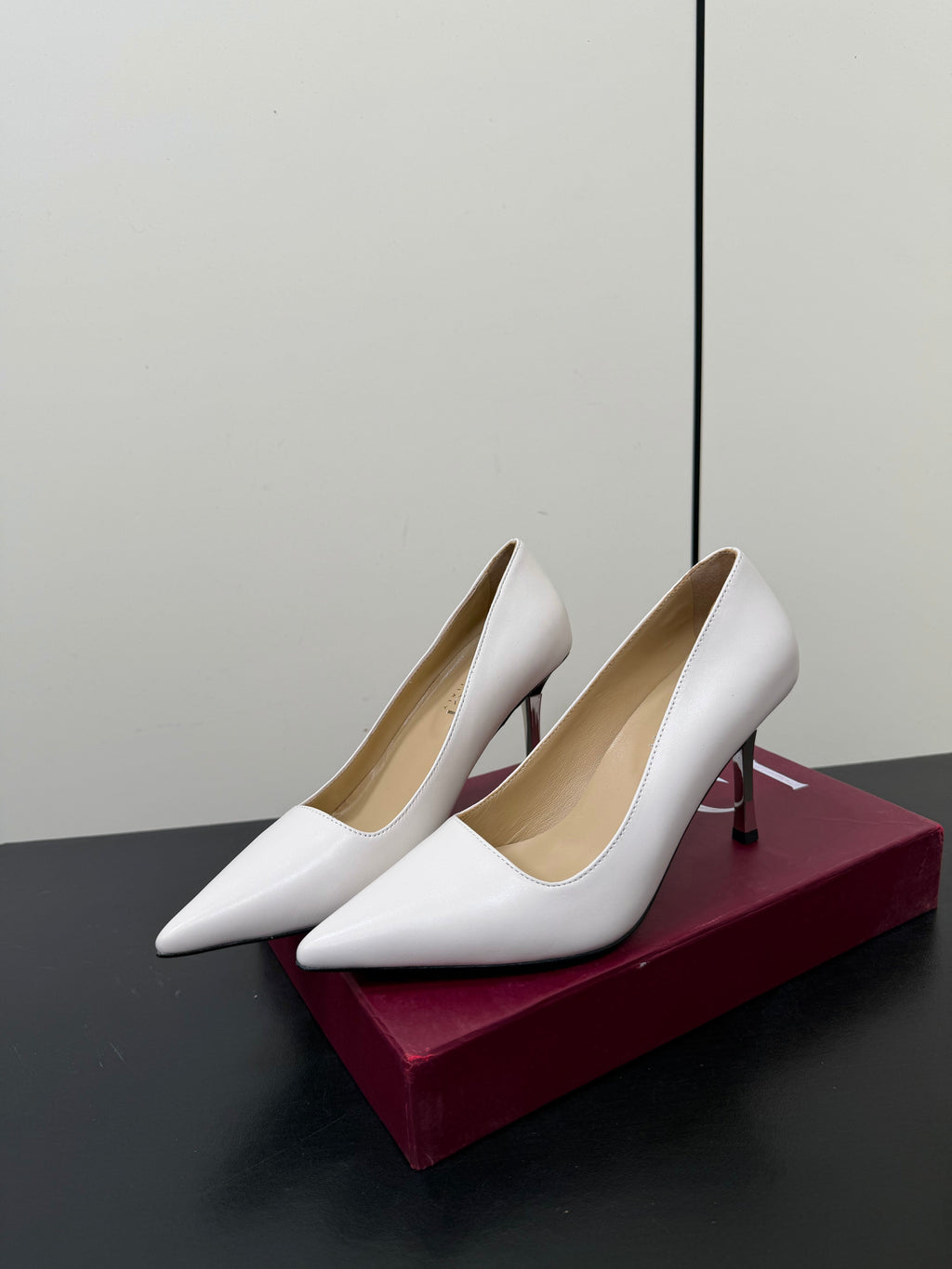 GUCCI 26S POINTED TOE PUMPS 85MM IN WHITE CALFSKIN