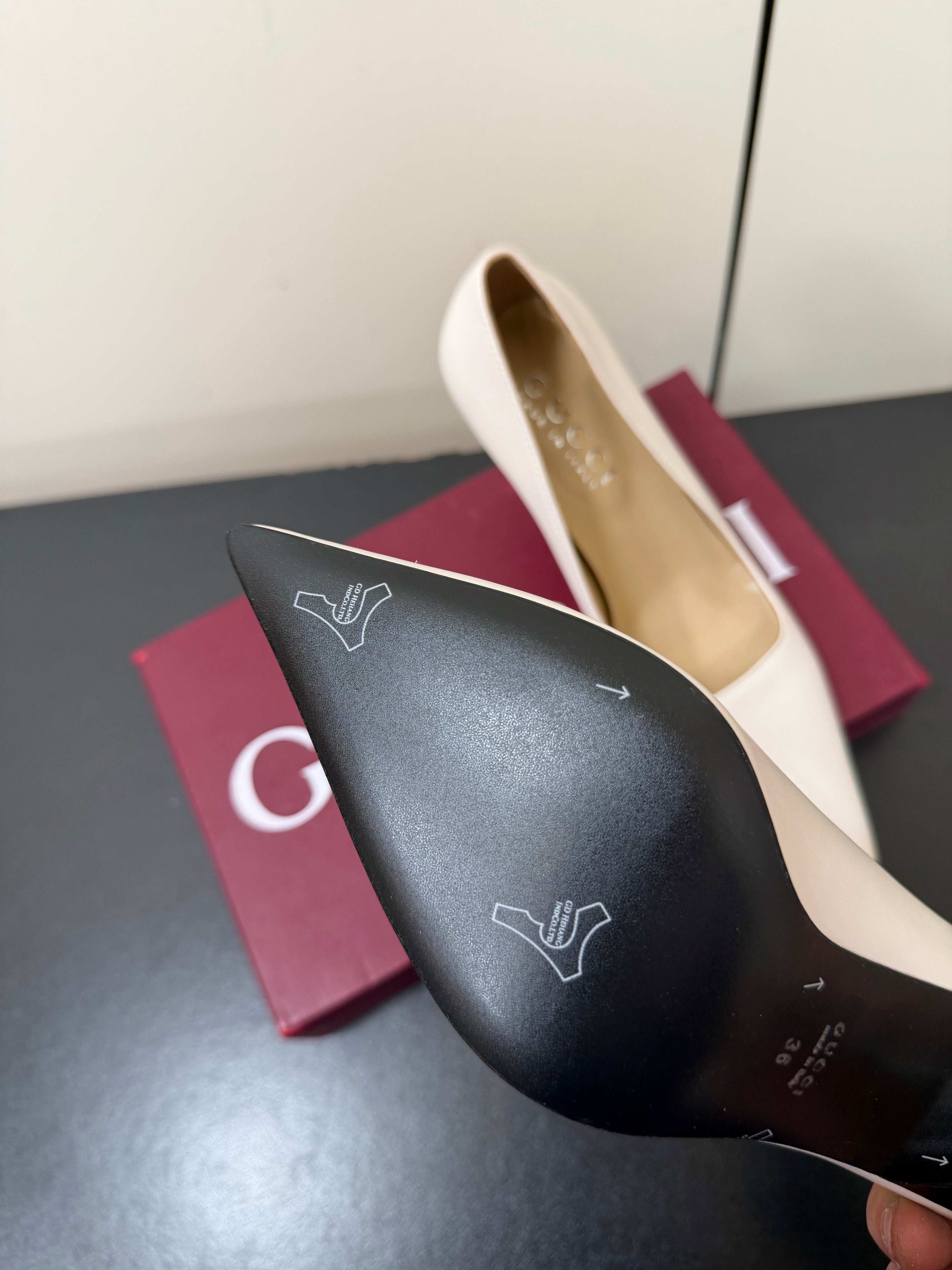 GUCCI 26S POINTED TOE PUMPS 85MM IN WHITE CALFSKIN