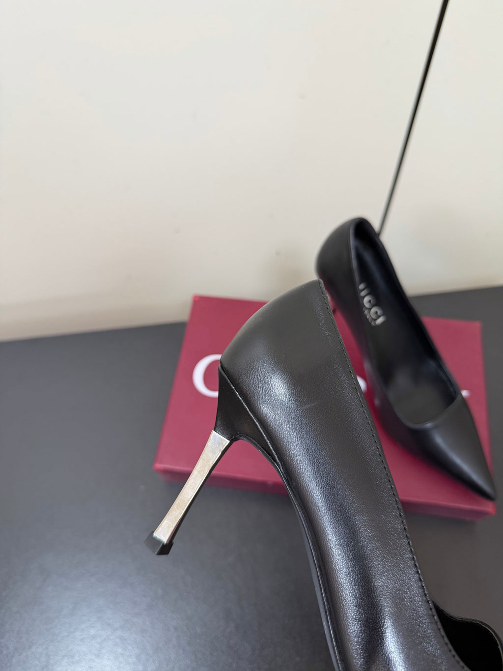 GUCCI 26S POINTED TOE PUMPS 85MM IN BLACK CALFSKIN