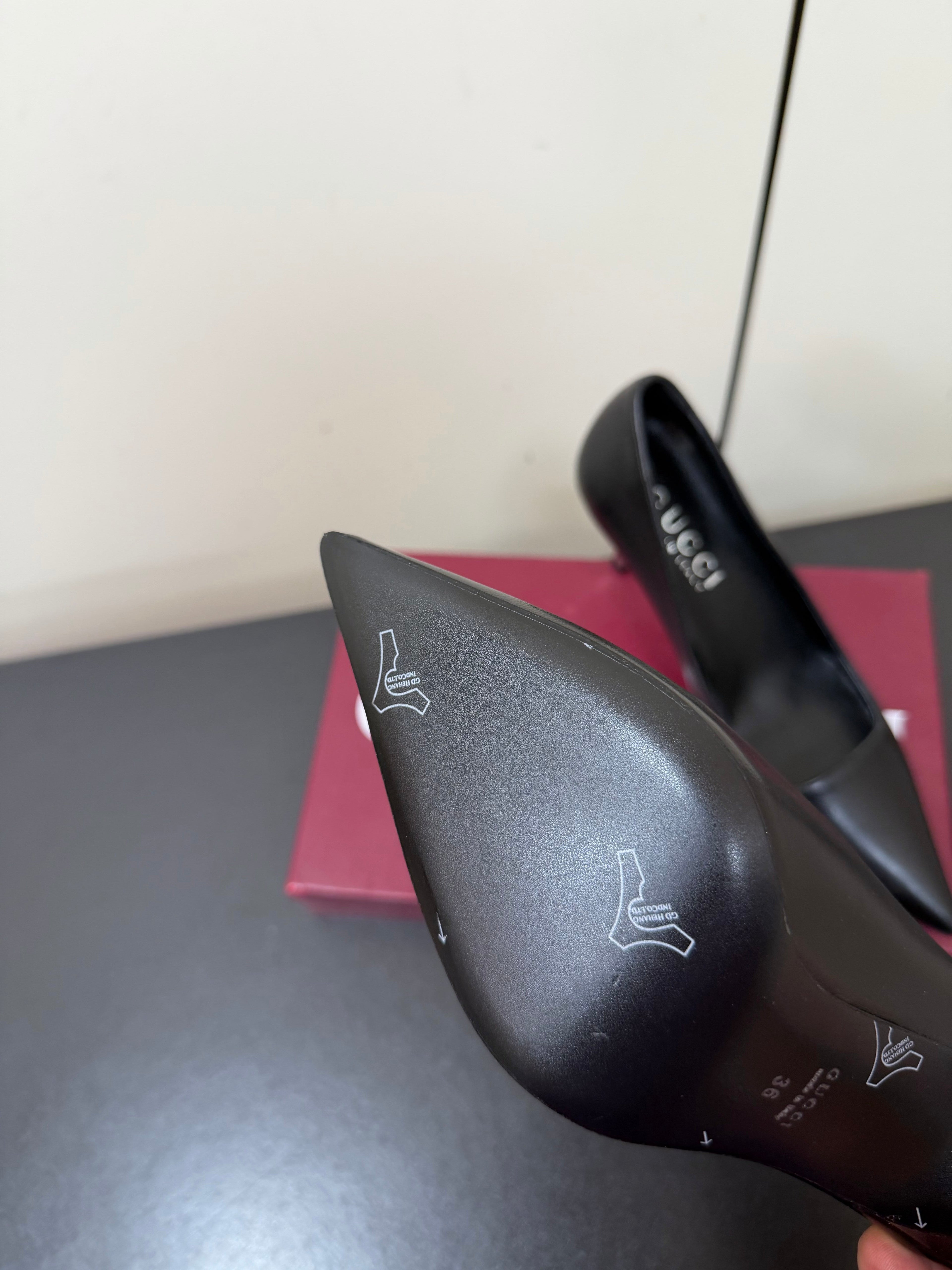GUCCI 26S POINTED TOE PUMPS 85MM IN BLACK CALFSKIN