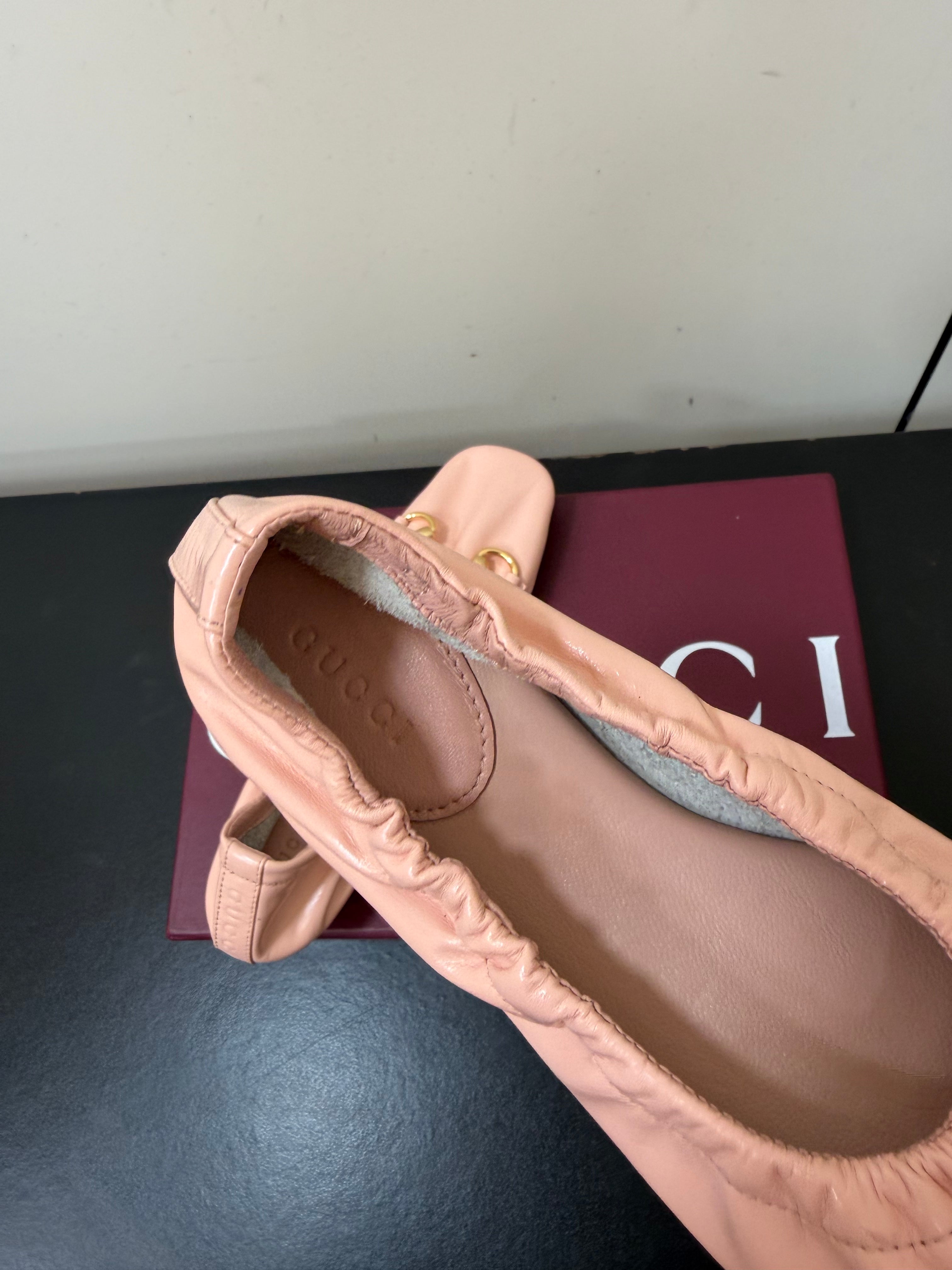 GUCCI 26S BALLET FLATS IN LIGHT PINK SHINY CALFSKIN GOLD HARDWARE