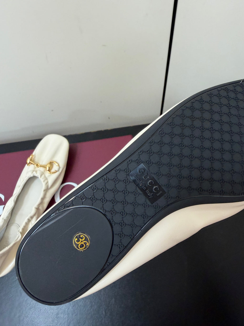 GUCCI 26S BALLET FLATS IN WHITE SHINY CALFSKIN GOLD HARDWARE