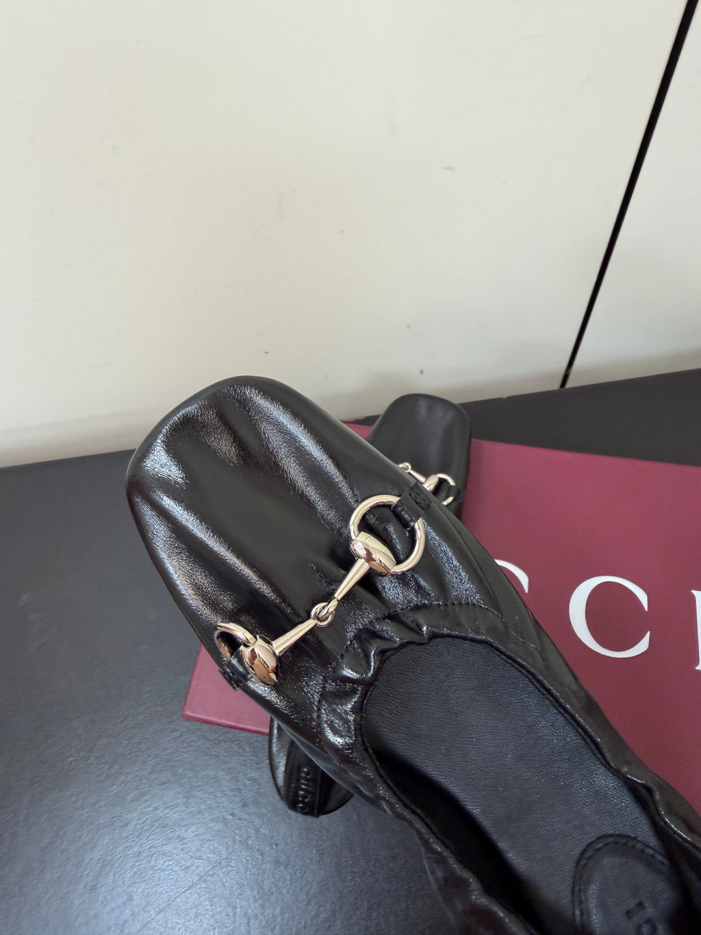 GUCCI 26S BALLET FLATS IN BLACK SHINY CALFSKIN GOLD HARDWARE