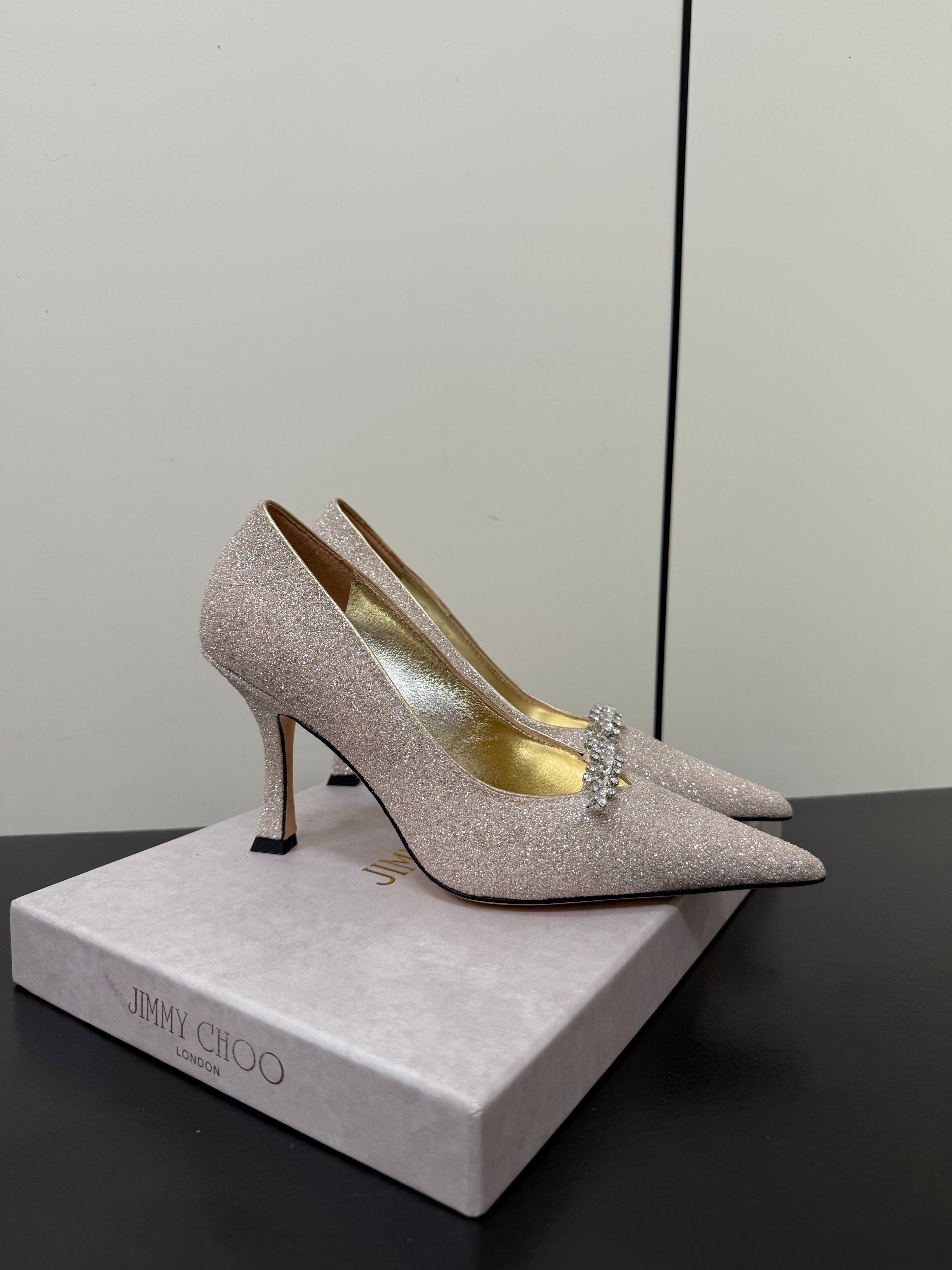 JIMMY CHOO 26S EMBELLISHED HIGH HEELS 90 MM IN CHAMPAGNE GOLD GLITTER