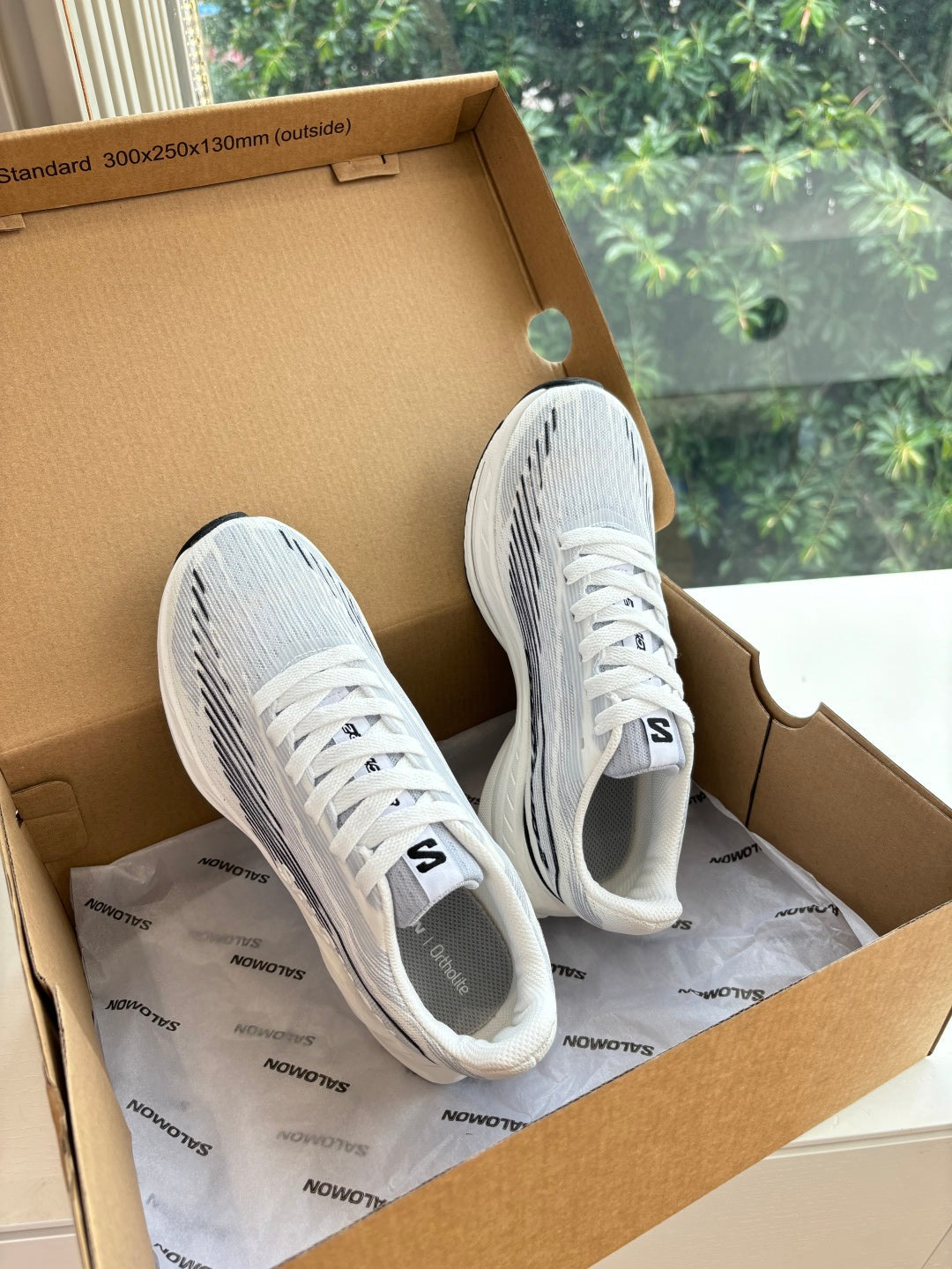 ALO 25S SALOMON SPECTUR SNEAKER IN BLACK AND WHITE MESH FABRIC