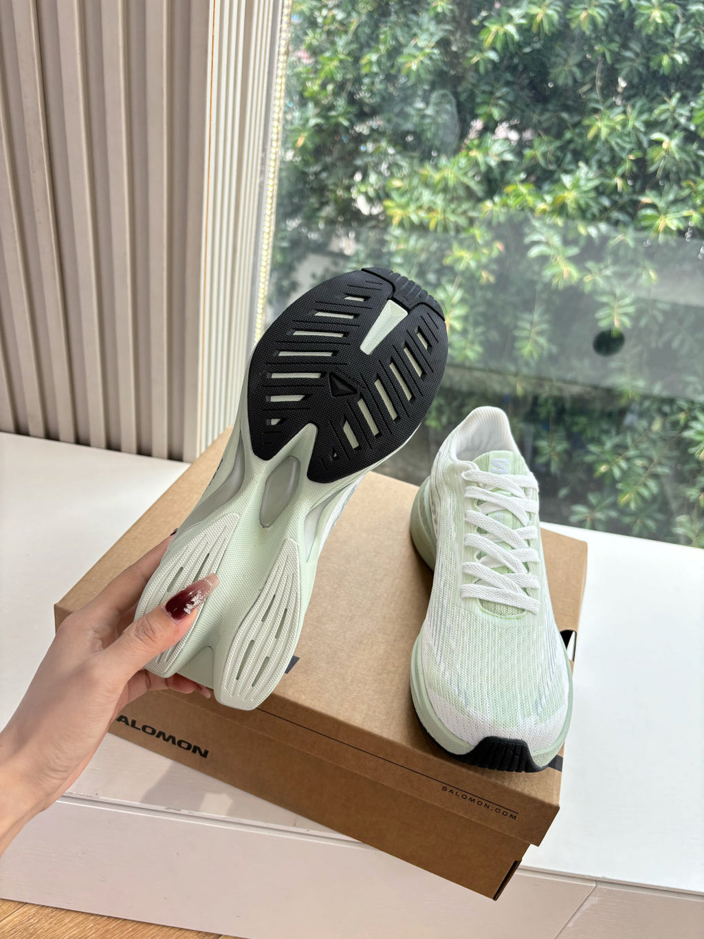 ALO 25S SALOMON SPECTUR SNEAKER IN LIGHT GREEN AND WHITE MESH FABRIC