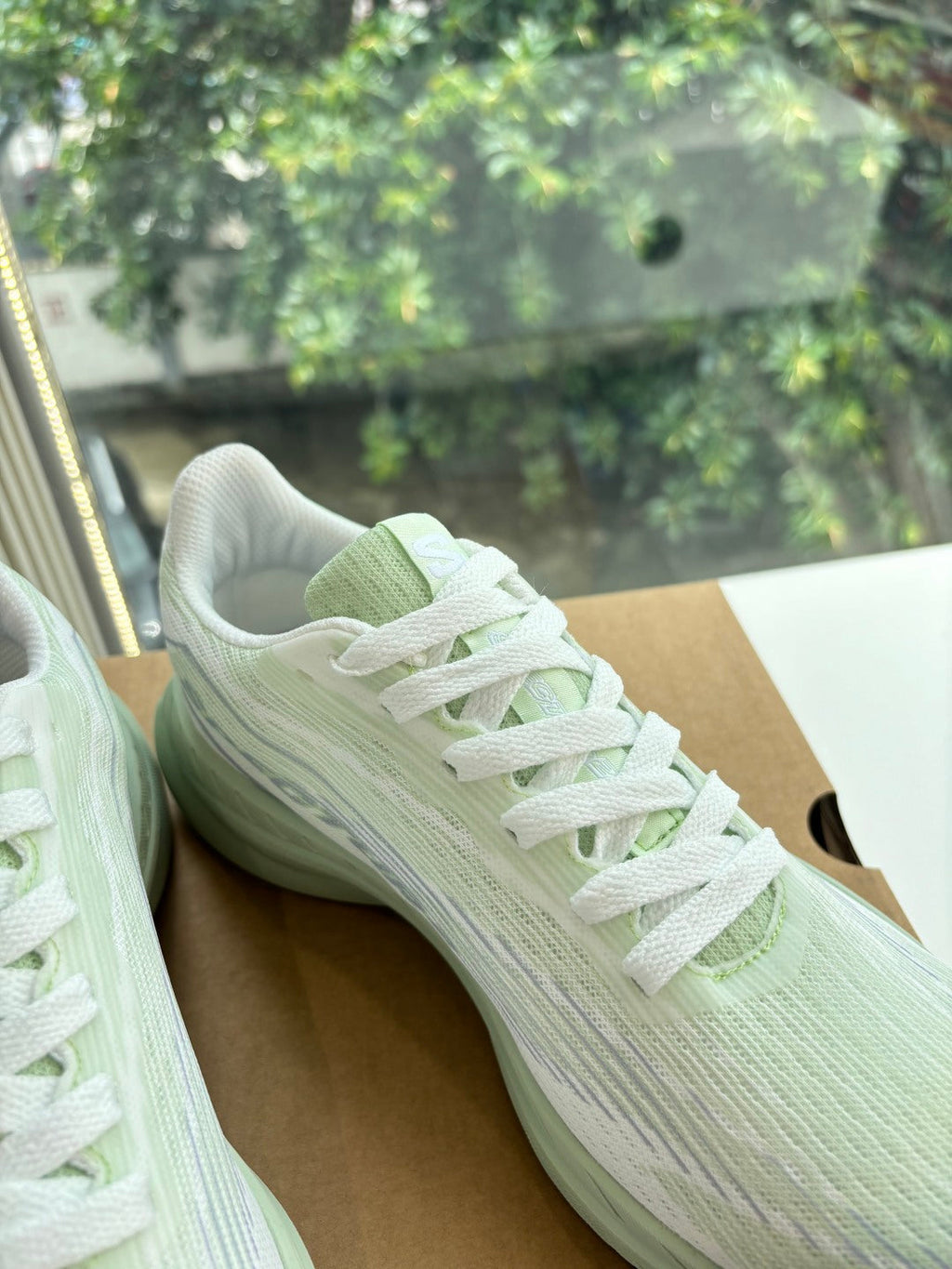 ALO 25S SALOMON SPECTUR SNEAKER IN LIGHT GREEN AND WHITE MESH FABRIC
