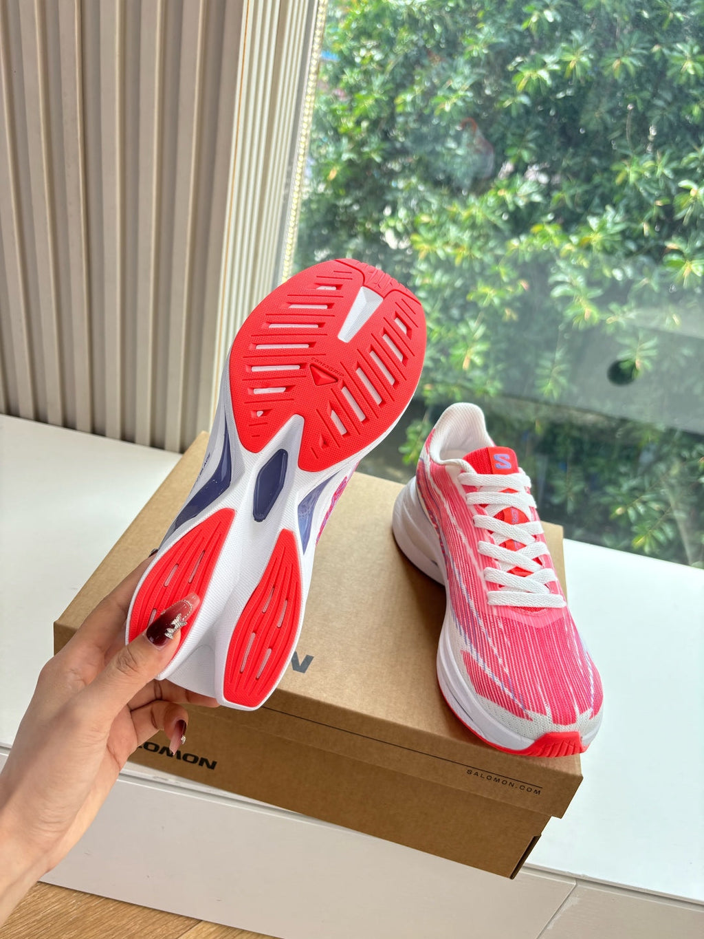 ALO 25S SALOMON SPECTUR SNEAKER IN PINK AND WHITE MESH FABRIC