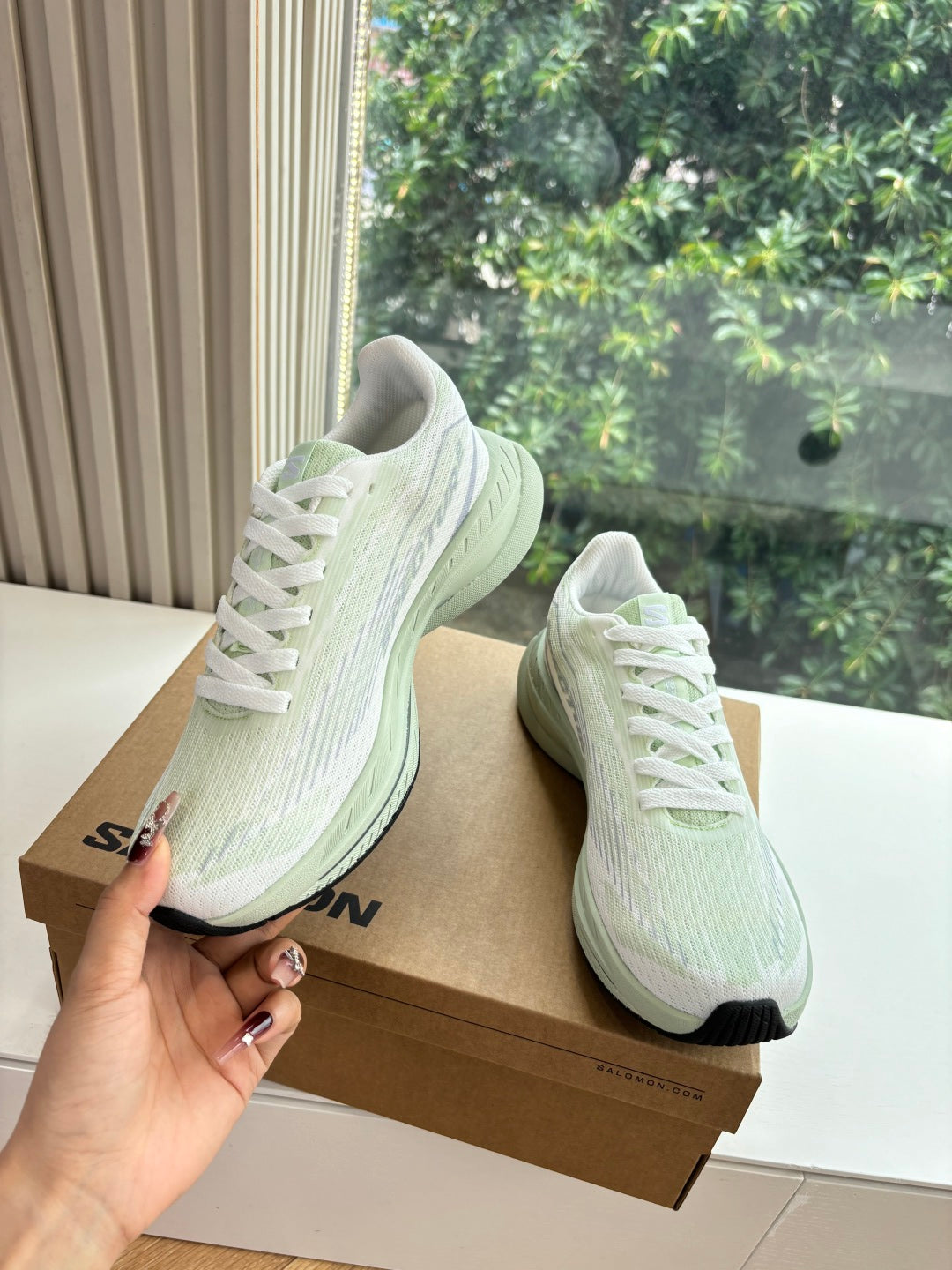ALO 25S SALOMON SPECTUR SNEAKER IN LIGHT GREEN AND WHITE MESH FABRIC