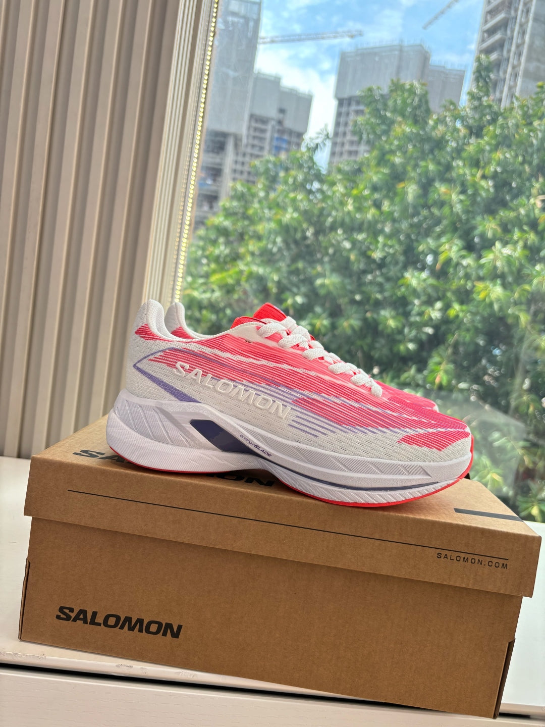 ALO 25S SALOMON SPECTUR SNEAKER IN PINK AND WHITE MESH FABRIC