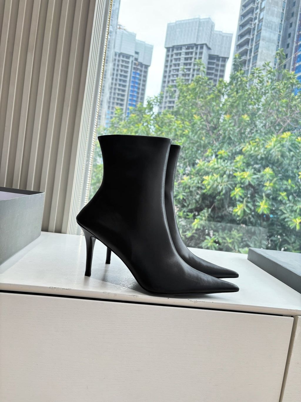 BALENCIAGA 25S ANKLE BOOTS WITH ZIPPER IN BLACK COW LEATHER