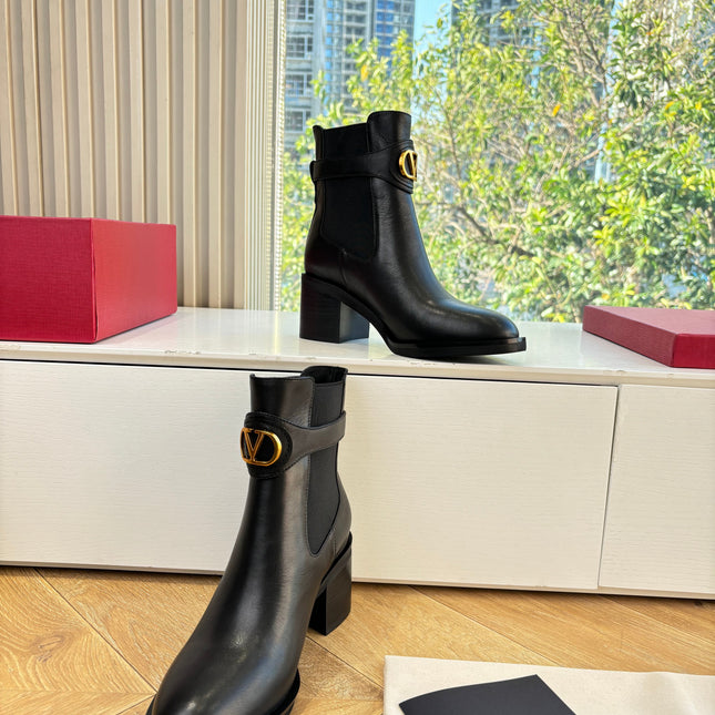 VALENTINO 25S SIGNATURE LOGO BOOTS 60 MM IN BLACK CALFSKIN WITH GOLD HARDWARE