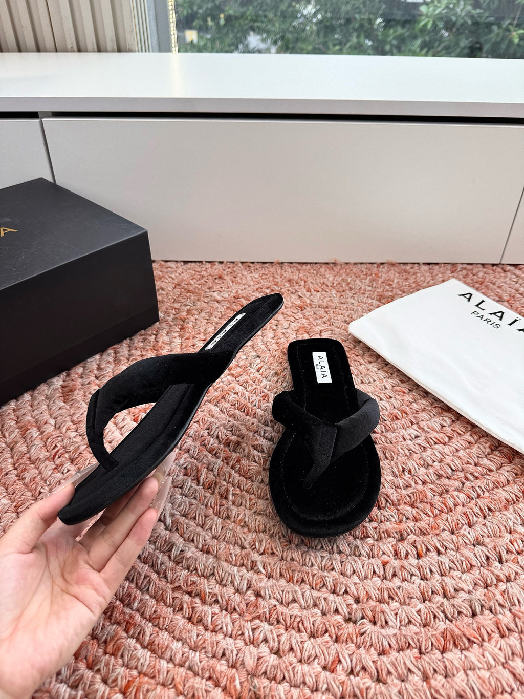 ALAIA 26S THONG SANDALS IN BLACK VELVET