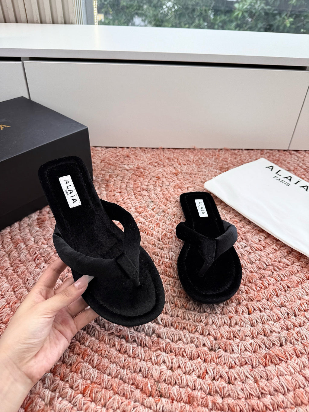 ALAIA 26S THONG SANDALS IN BLACK VELVET