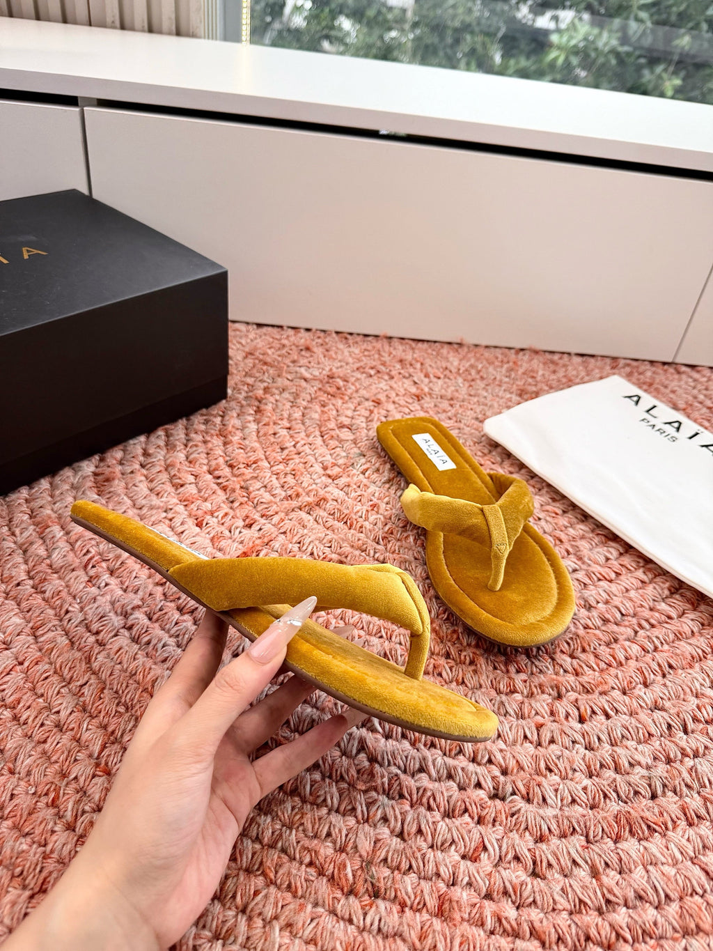 ALAIA 26S THONG SANDALS IN MUSTARD YELLOW VELVET