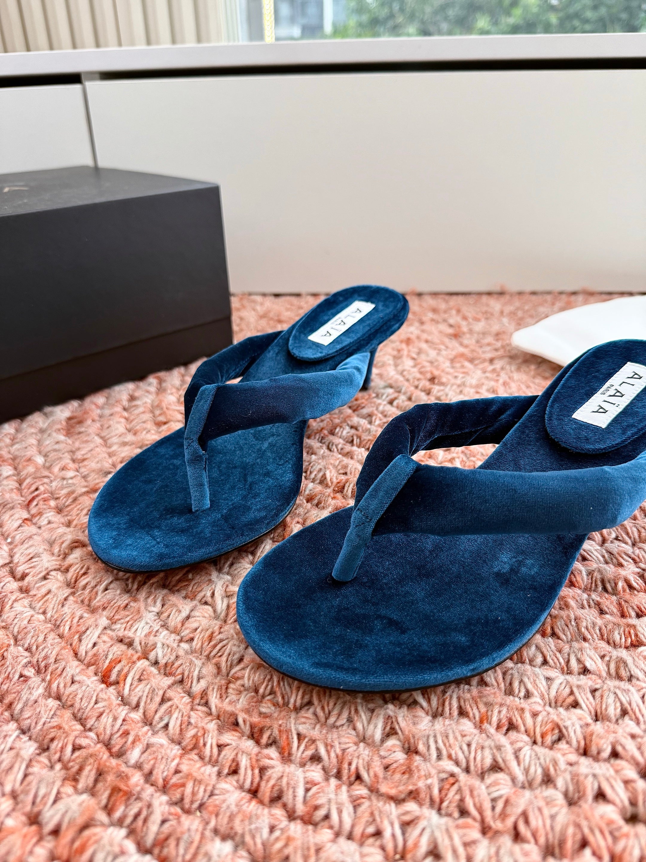 ALAIA 26S HEELED THONG SANDALS IN DARK BLUE VELVET