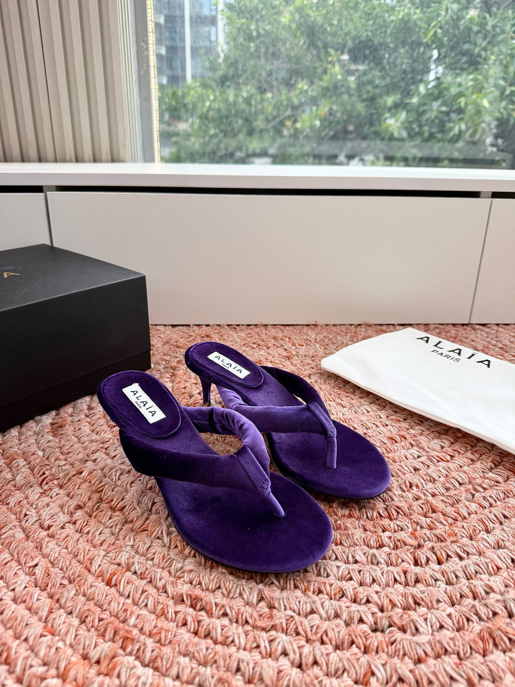 ALAIA 26S HEELED THONG SANDALS IN DARK PURPLE VELVET