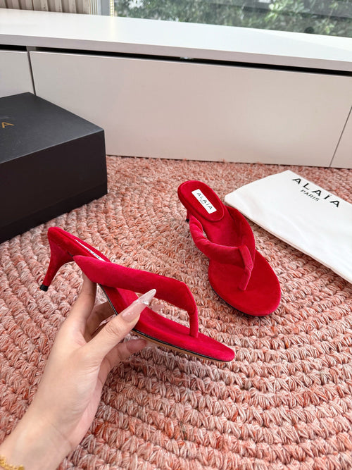 ALAIA 26S HEELED THONG SANDALS IN RED VELVET
