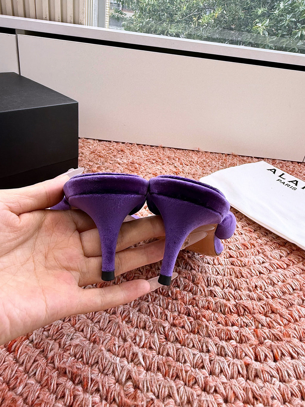 ALAIA 26S HEELED THONG SANDALS IN DARK PURPLE VELVET