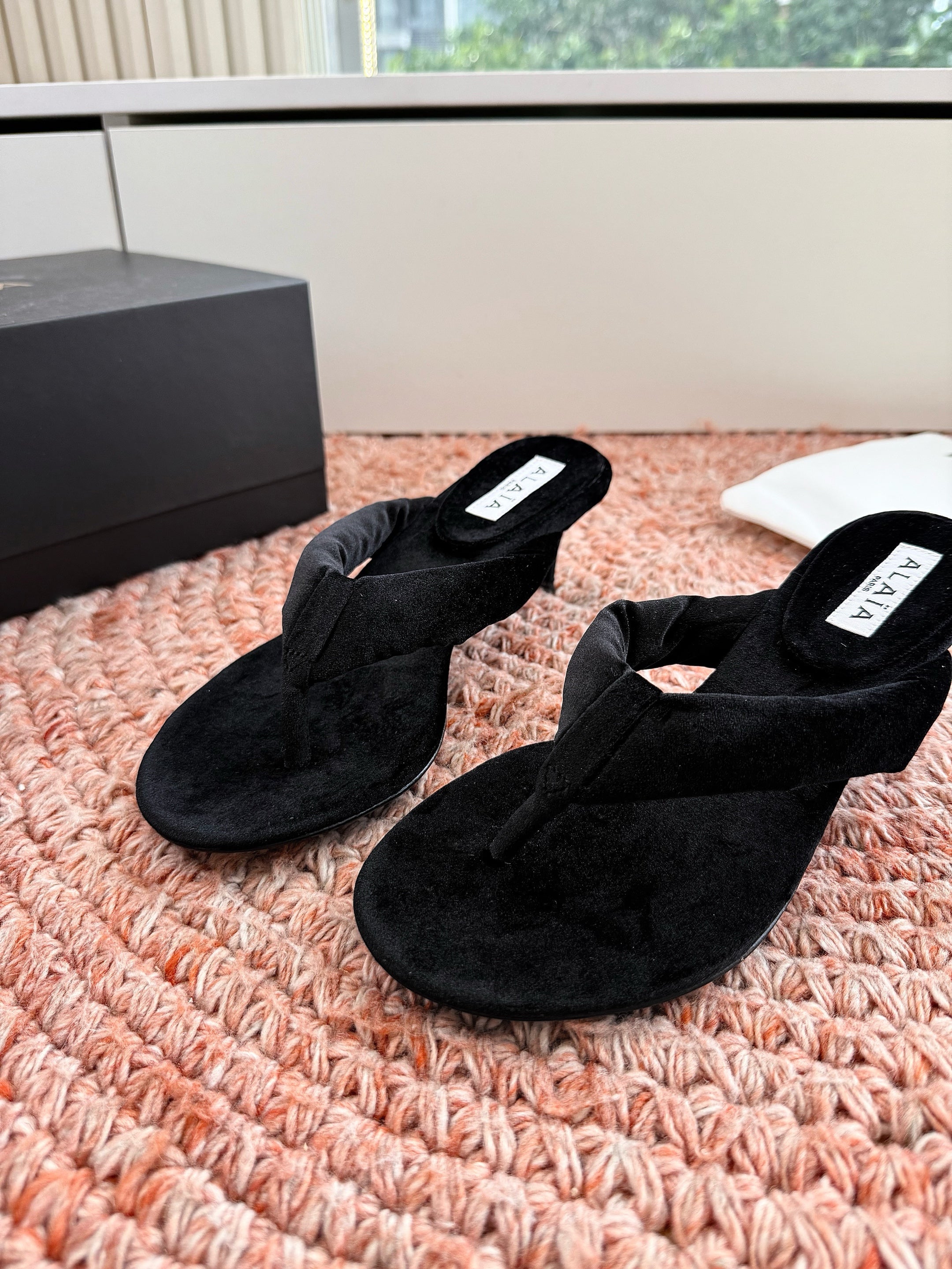ALAIA 26S HEELED THONG SANDALS IN BLACK VELVET