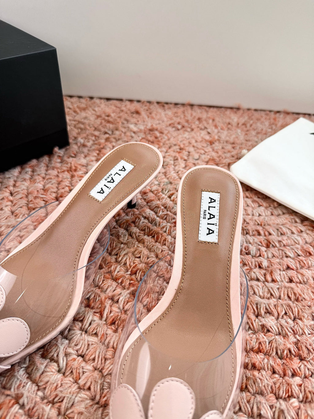 ALAIA 26S POINTED-TOE MULE HEELS IN NUDE PINK LAMBSKIN AND TRANSPARENT PVC