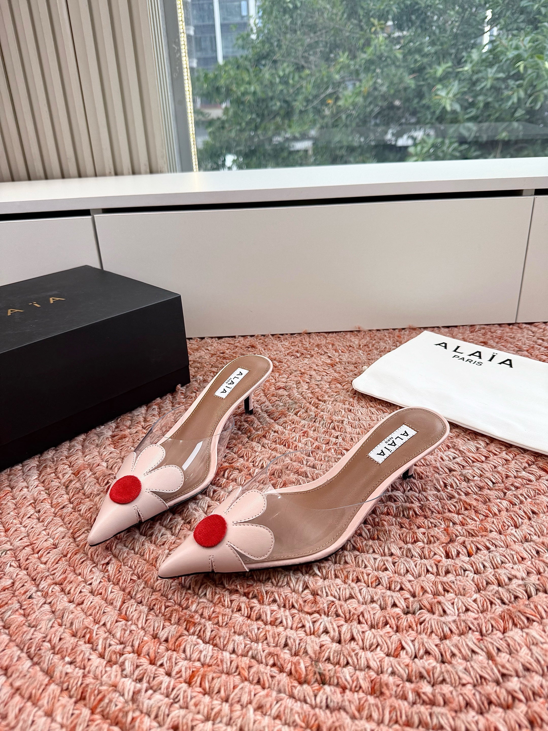 ALAIA 26S POINTED-TOE MULE HEELS IN NUDE PINK LAMBSKIN AND TRANSPARENT PVC