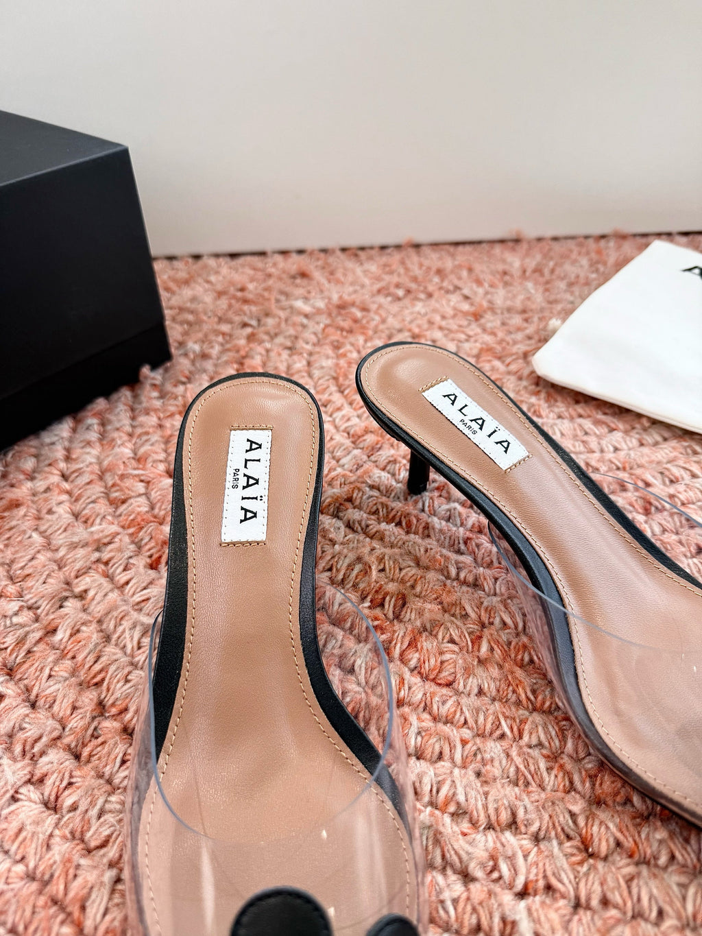 ALAIA 26S POINTED-TOE MULE HEELS IN BLACK LAMBSKIN AND TRANSPARENT PVC