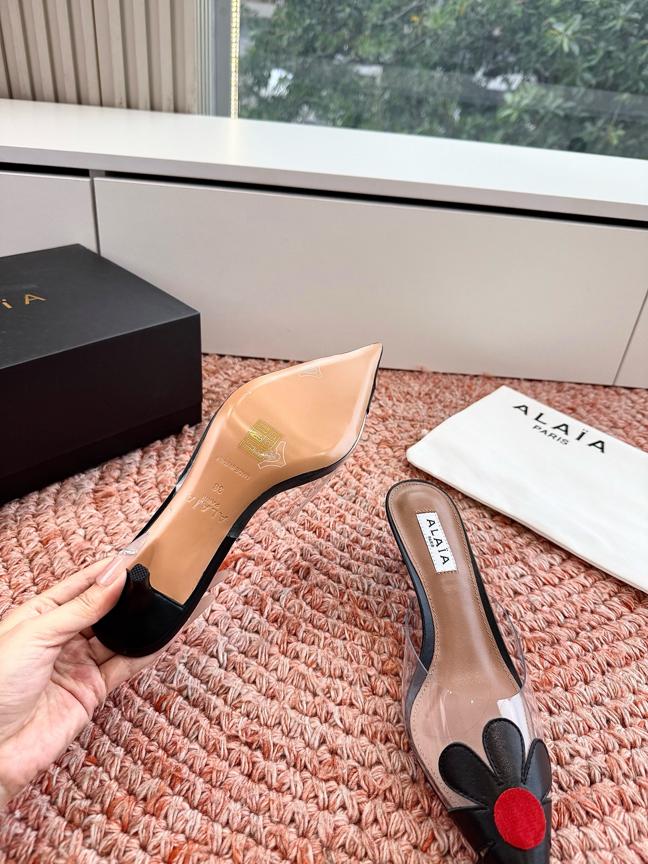 ALAIA 26S POINTED-TOE MULE HEELS IN BLACK LAMBSKIN AND TRANSPARENT PVC