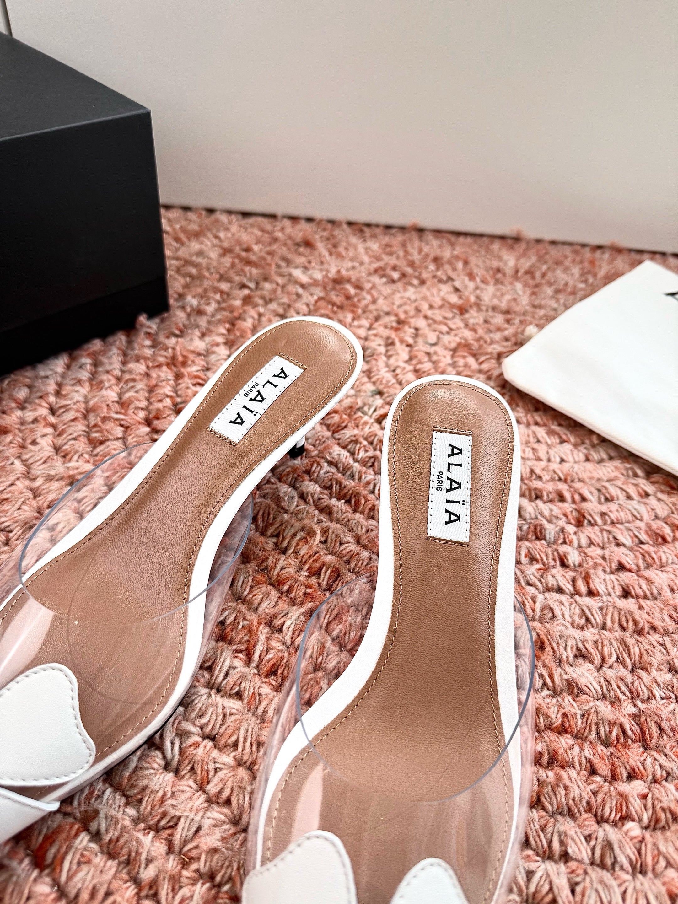 ALAIA 26S MULE HEELS IN WHITE LAMBSKIN AND TRANSPARENT PVC