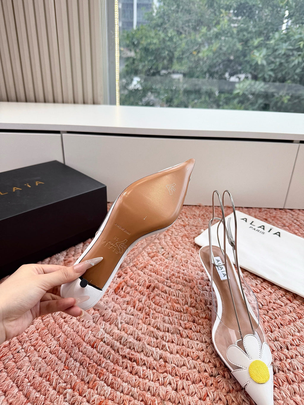 ALAIA 26S POINTED-TOE SLINGBACK HEELS IN WHITE LAMBSKIN AND TRANSPARENT PVC