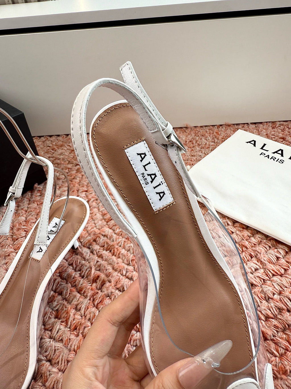 ALAIA 26S POINTED-TOE SLINGBACK HEELS IN WHITE LAMBSKIN AND TRANSPARENT PVC