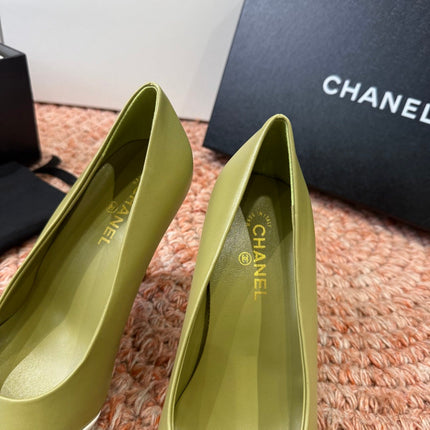 CHANEL 26S SQUARE TOE HIGH HEELS IN OLIVE GREEN LAMBSKIN WITH WHITE TOE