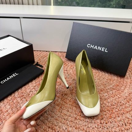 CHANEL 26S SQUARE TOE HIGH HEELS IN OLIVE GREEN LAMBSKIN WITH WHITE TOE