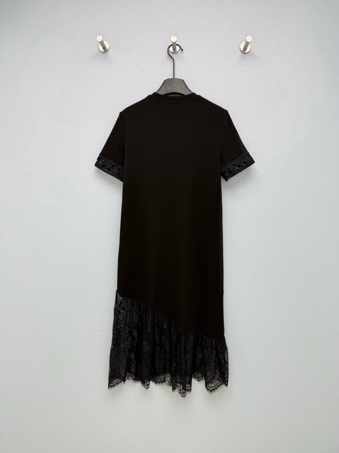 MONCLER 26S SHORT-SLEEVE LACE HEM MIDI DRESS 682
