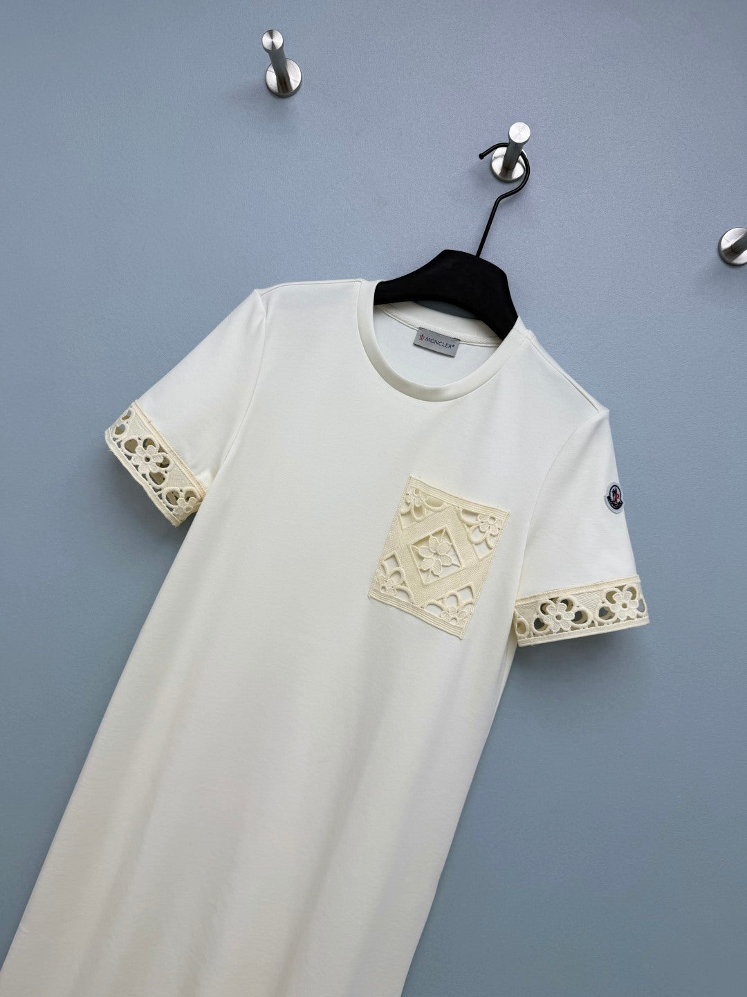 MONCLER 26S LACE-TRIM T-SHIRT DRESS 704