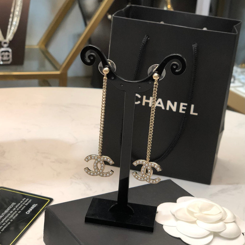 CHANEL 26S DOUBLE C LOGO PEARL PAVE DROP CHAIN EARRINGS IN GOLD METAL 631010