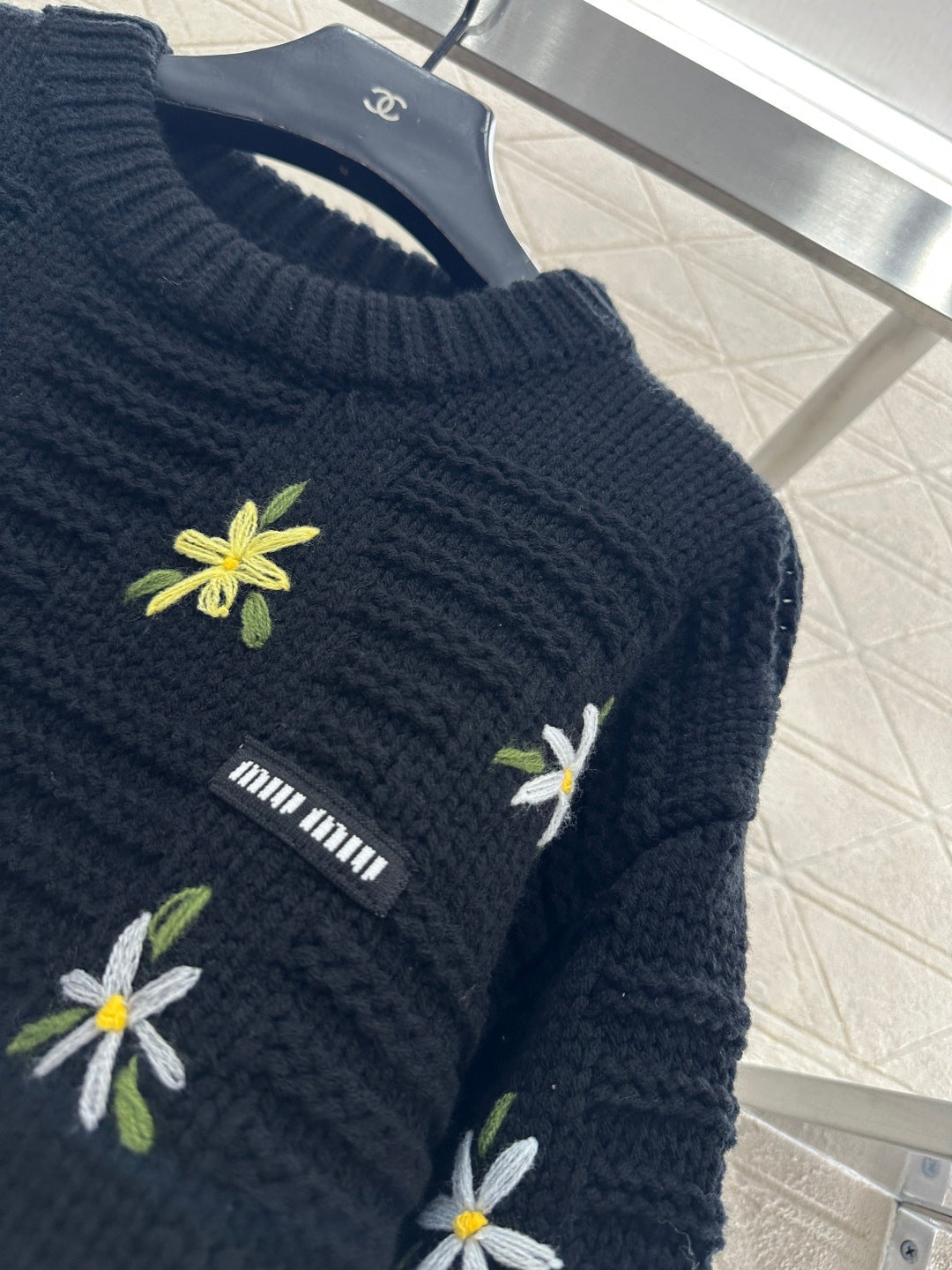 MIUMIU SWEATER STYLE 823