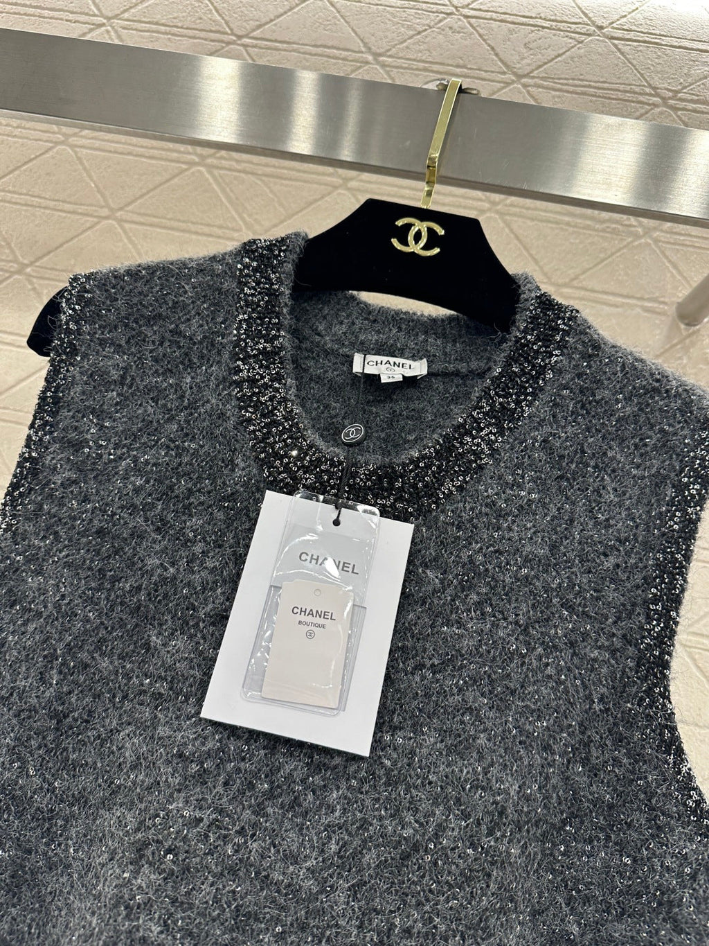 CHANEL 26S SLEEVELESS KNITTED SEQUIN BLAZER 664