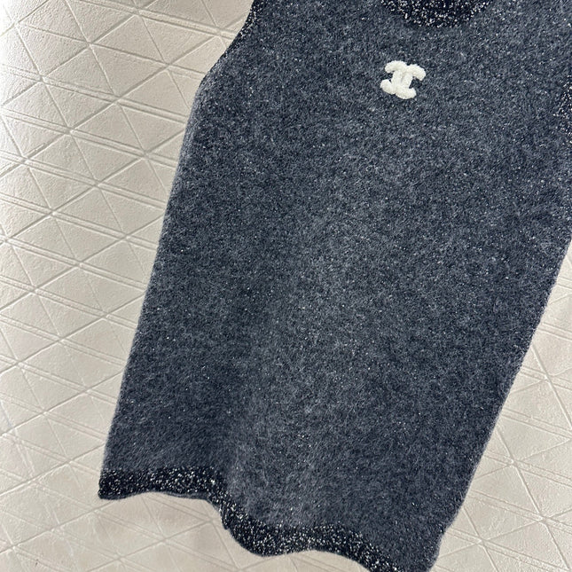CHANEL 26S SLEEVELESS KNITTED SEQUIN BLAZER 664