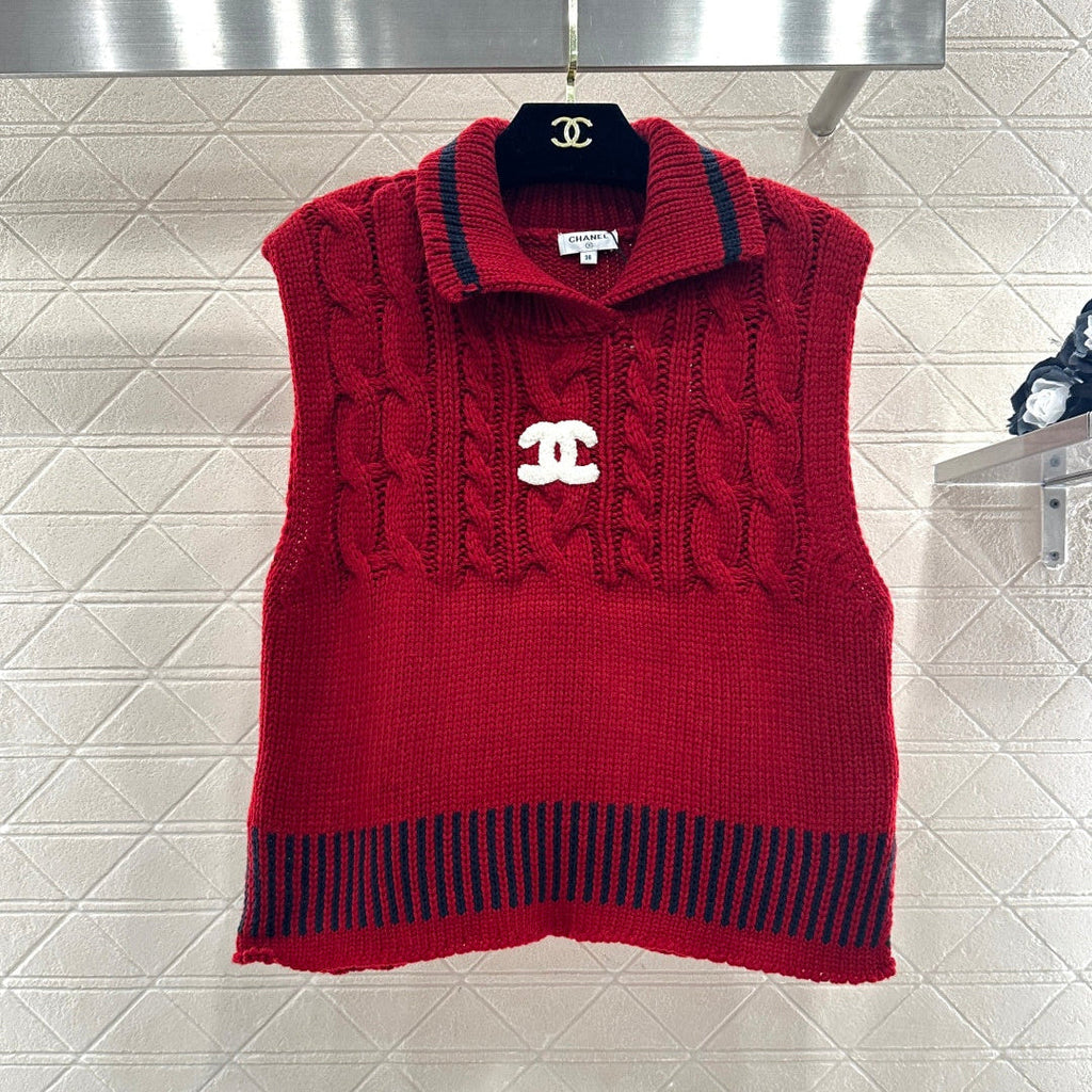 CHANEL 26S SLEEVELESS COLLARED KNITTED BLAZER 697