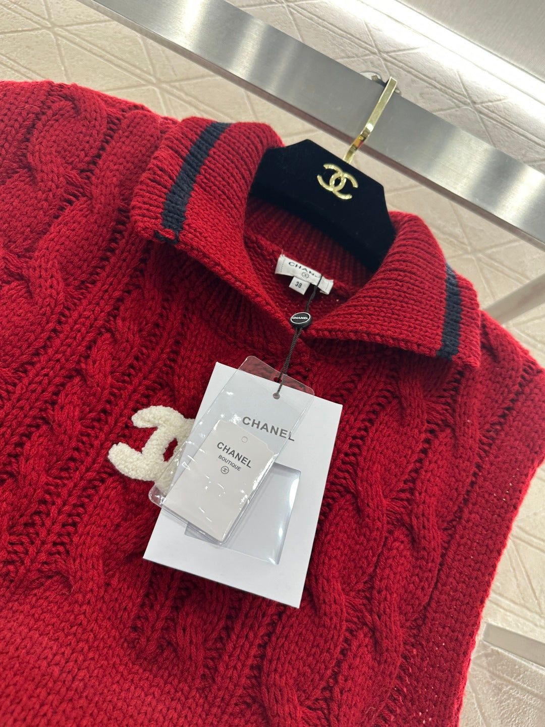 CHANEL 26S SLEEVELESS COLLARED KNITTED BLAZER 697