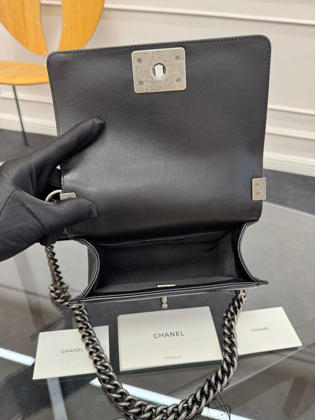 SMALL BOY BAG 20 IN BLACK CALFSKIN SILVER HARDWARE