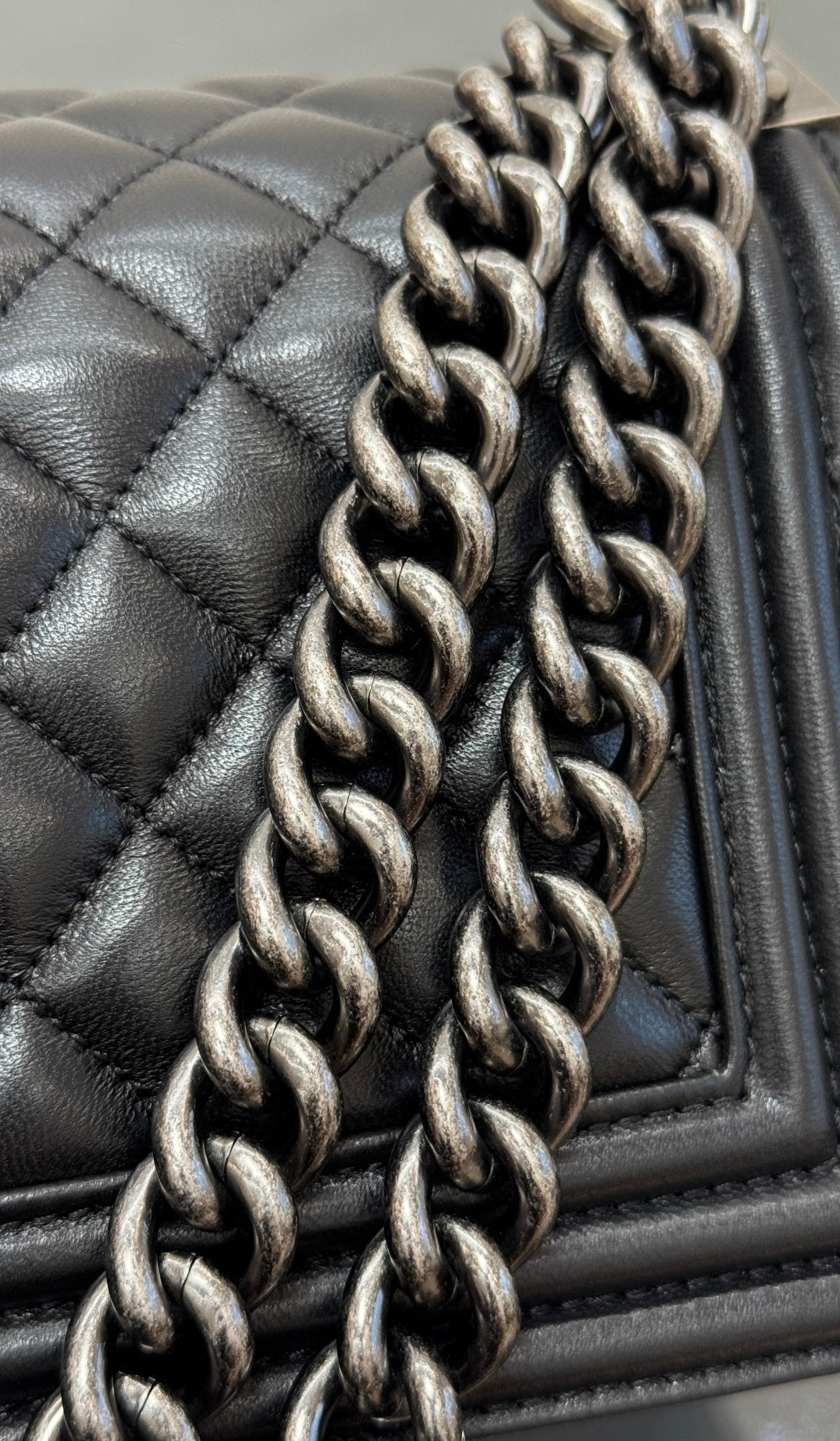 SMALL BOY BAG 20 IN BLACK CALFSKIN SILVER HARDWARE