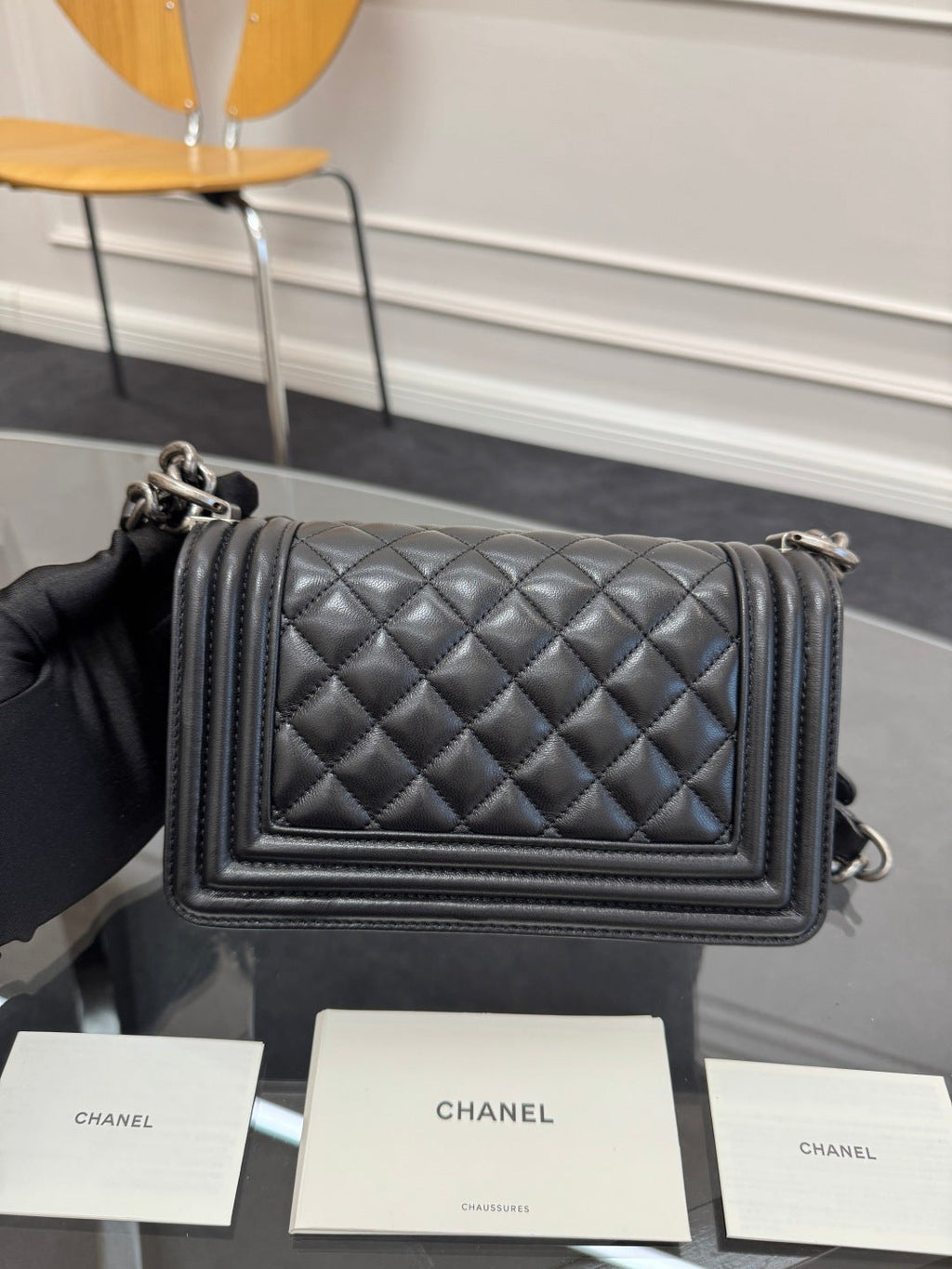 SMALL BOY BAG 20 IN BLACK CALFSKIN SILVER HARDWARE