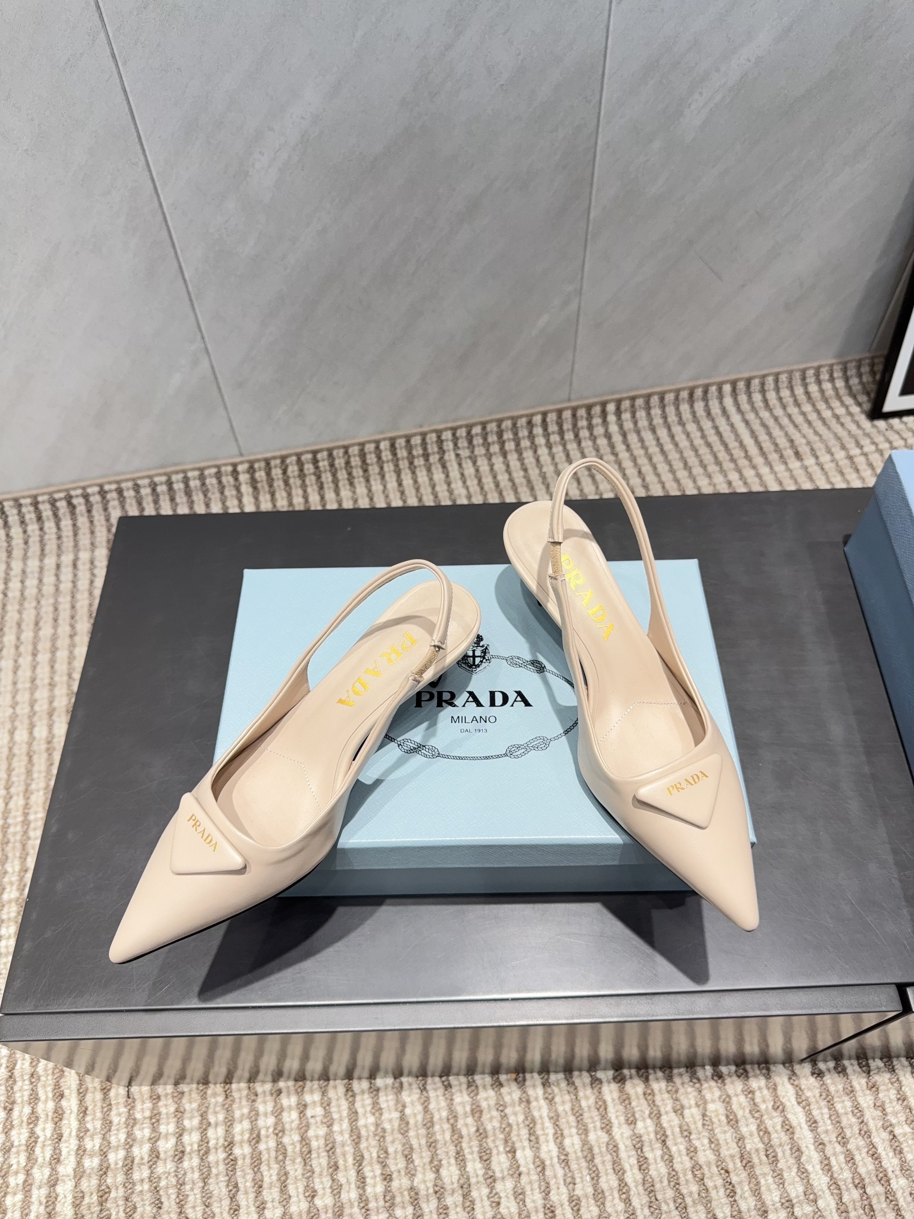 PRADA 26S POINTED TOE SLINGBACK HIGH HEELS 55MM IN NUDE SHEEPSKIN WITH LOGO