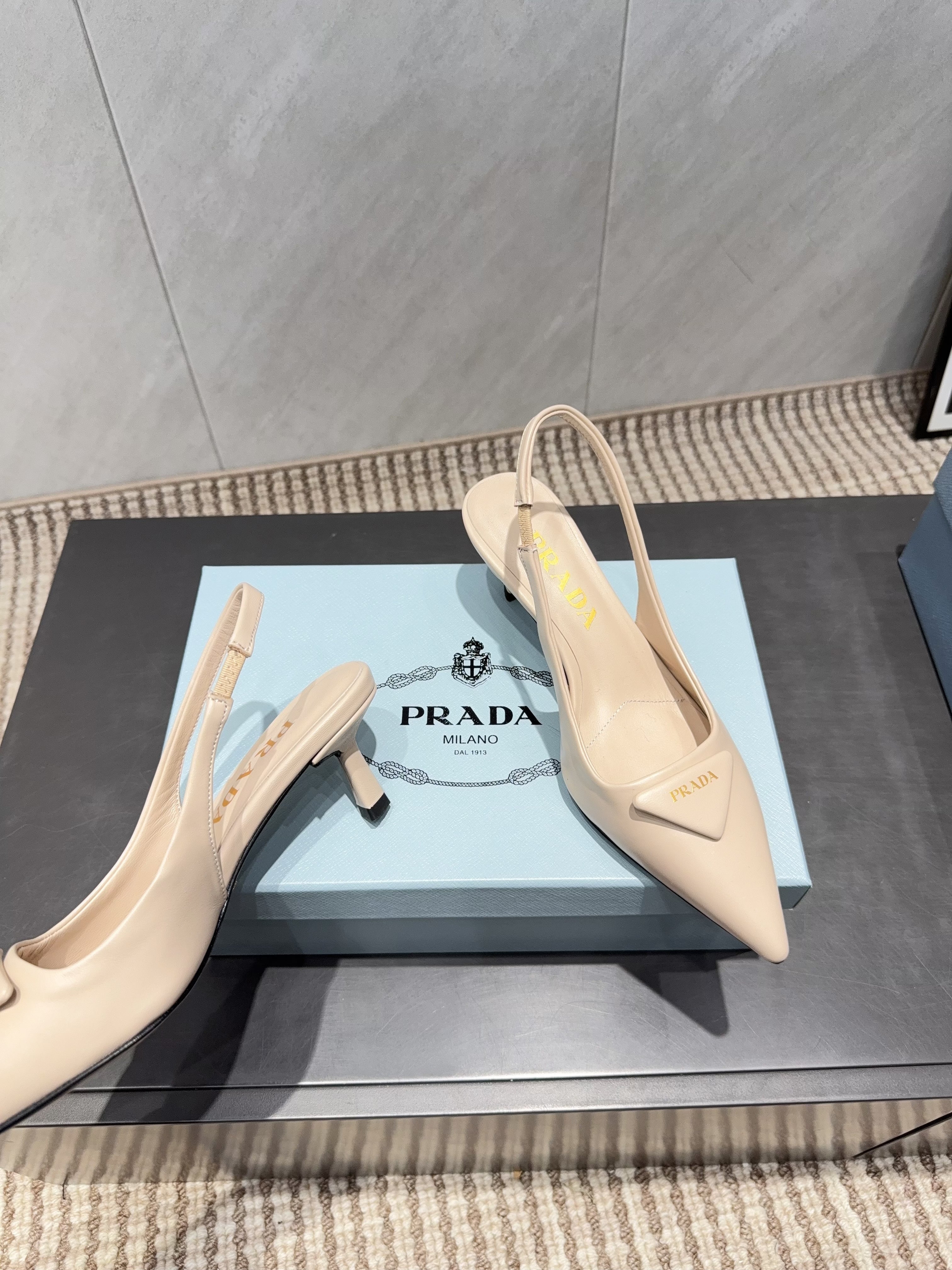 PRADA 26S POINTED TOE SLINGBACK HIGH HEELS 55MM IN NUDE SHEEPSKIN WITH LOGO